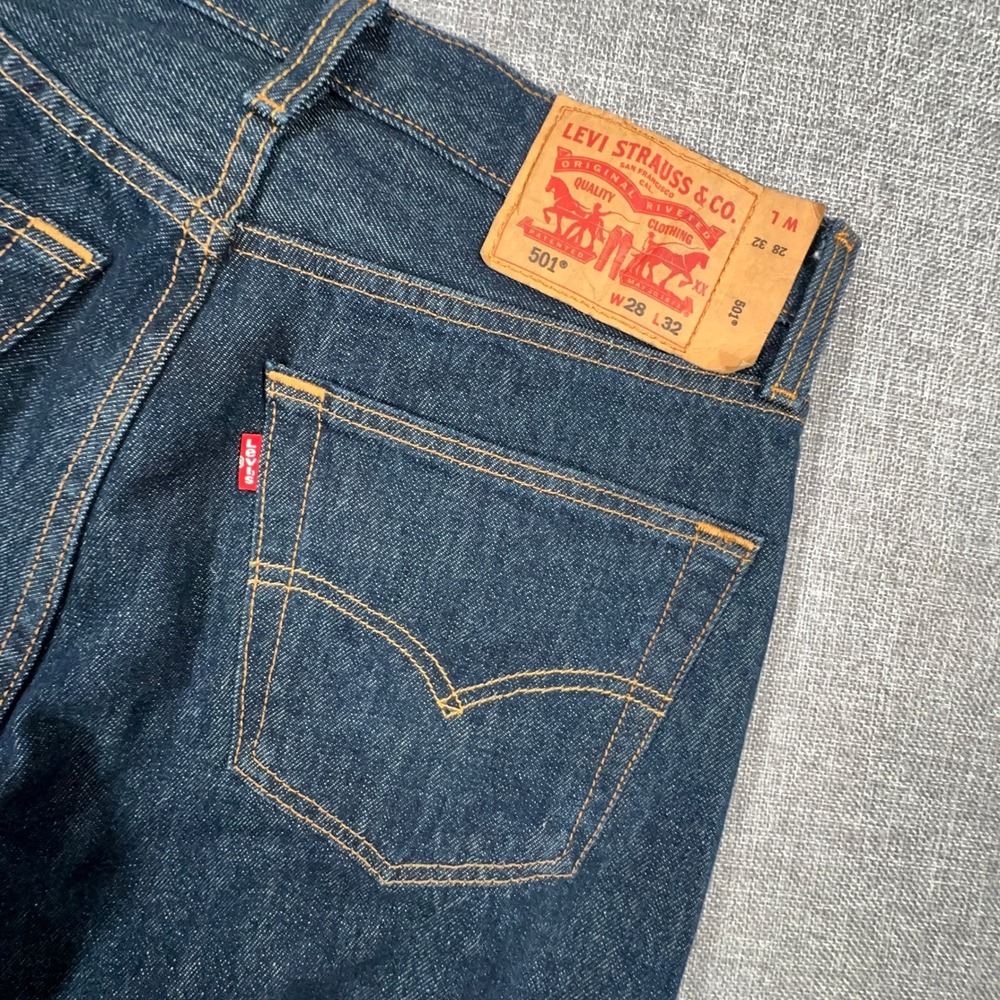 Levis 501 Original Jeans Mens 28x32 Dark Wash Indigo Straight Leg Button Fly